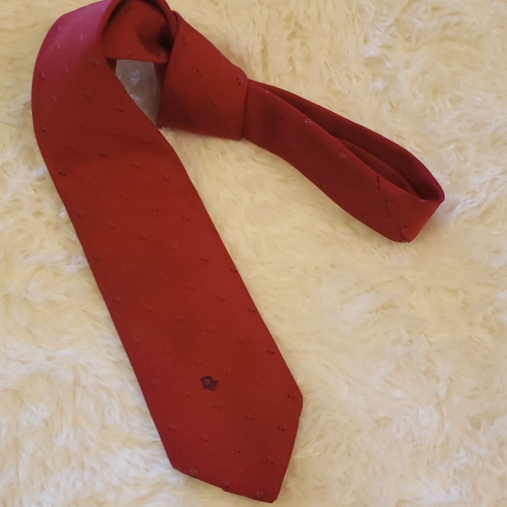 Christian Dior red tie.